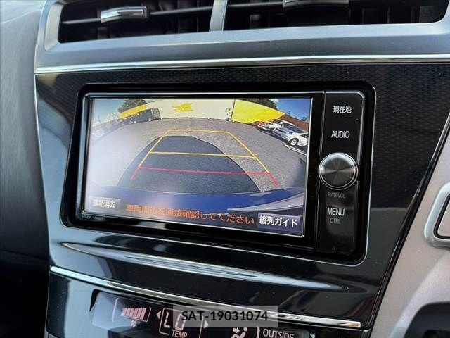 Toyota PRIUS ALPHA 2017-10 8368228-4