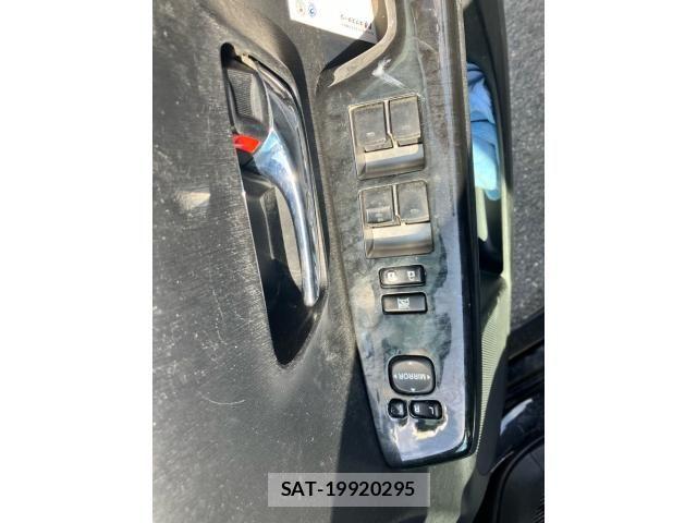 Toyota PRIUS ALPHA 2016-02 8368227-11