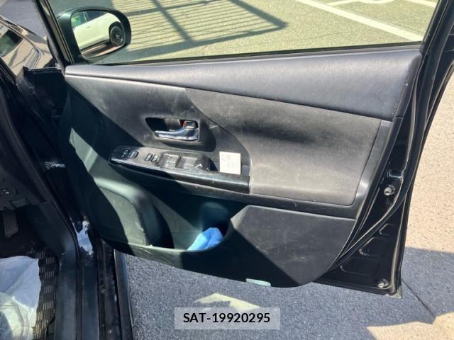 Toyota PRIUS ALPHA 2016-02 8368227-12