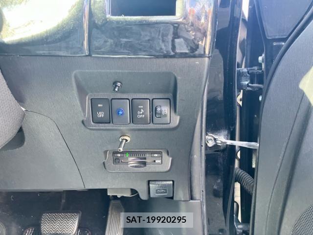 Toyota PRIUS ALPHA 2016-02 8368227-13