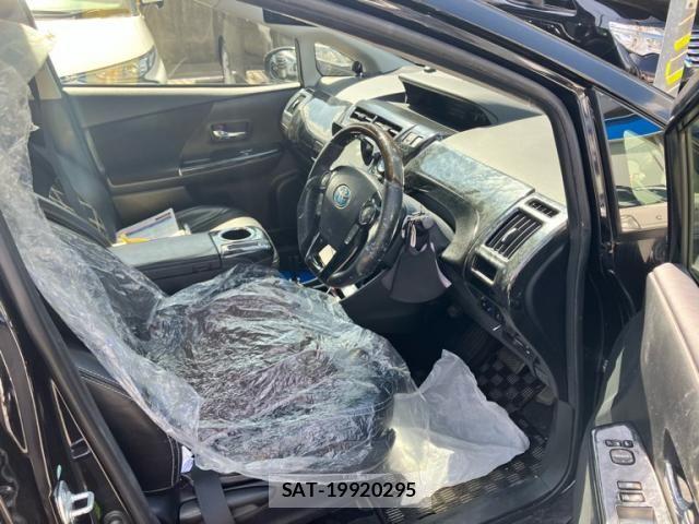 Toyota PRIUS ALPHA 2016-02 8368227-15