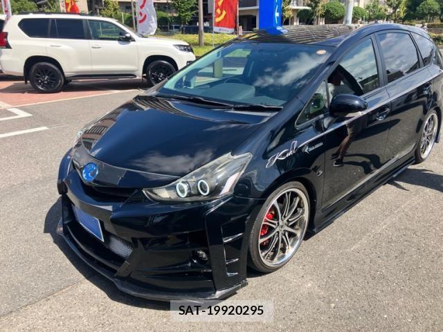 Toyota PRIUS ALPHA 2016-02 8368227-1