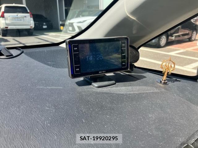 Toyota PRIUS ALPHA 2016-02 8368227-24