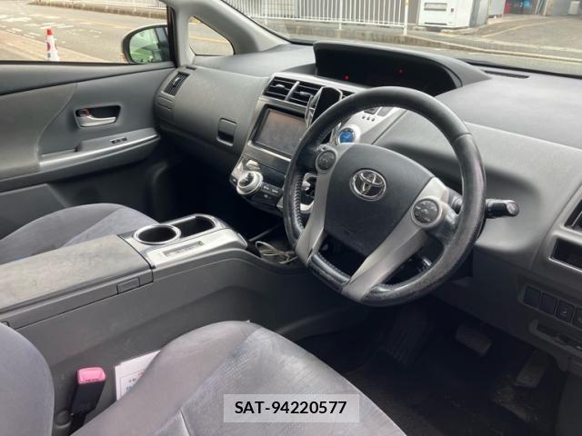 Toyota PRIUS ALPHA 2012-01 8368237-11