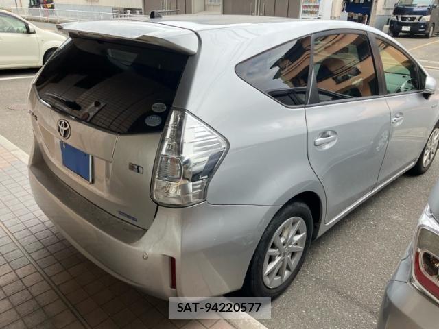 Toyota PRIUS ALPHA 2012-01 8368237-3