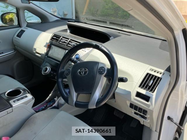 Toyota PRIUS ALPHA 2011-10 8372082-10