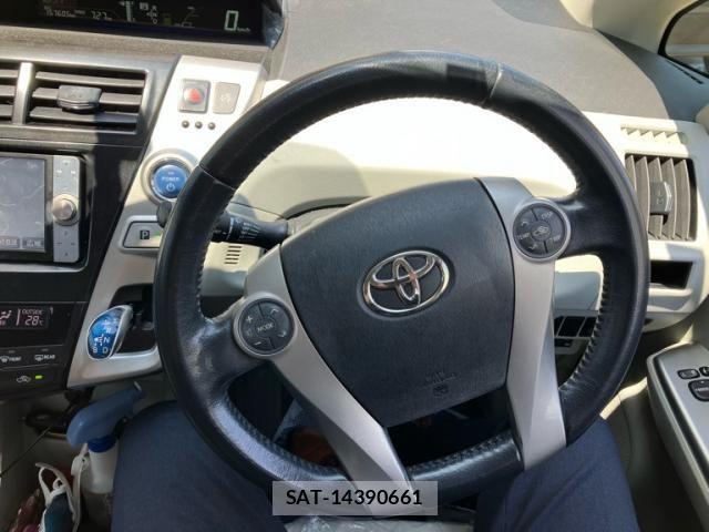 Toyota PRIUS ALPHA 2011-10 8372082-12