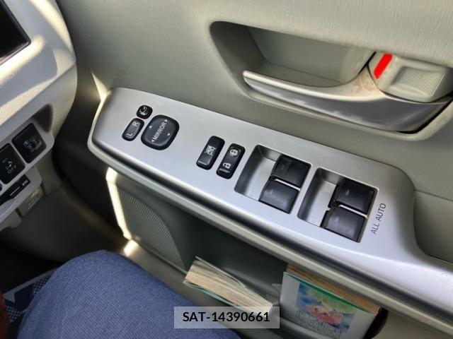 Toyota PRIUS ALPHA 2011-10 8372082-13
