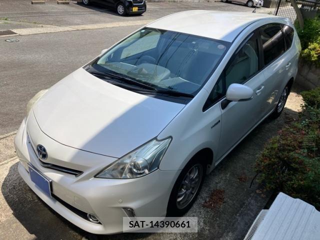 Toyota PRIUS ALPHA 2011-10 8372082-1