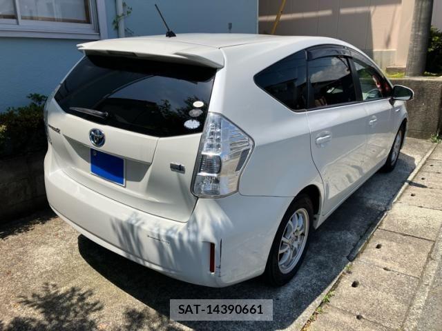 Toyota PRIUS ALPHA 2011-10 8372082-2
