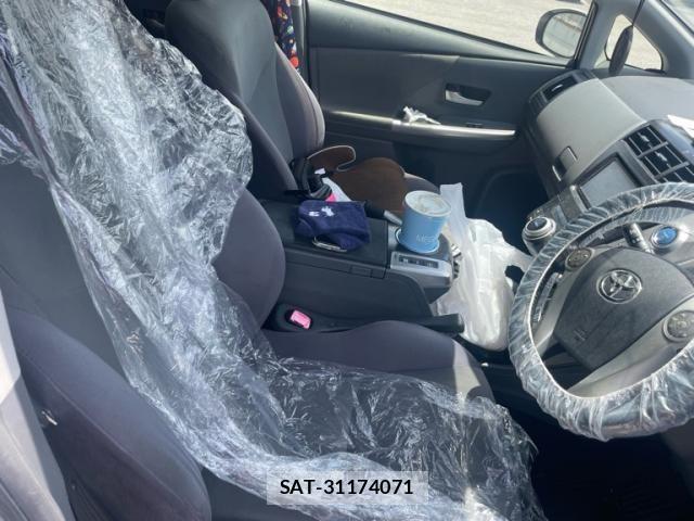 Toyota PRIUS ALPHA 2012-11 8372083-10