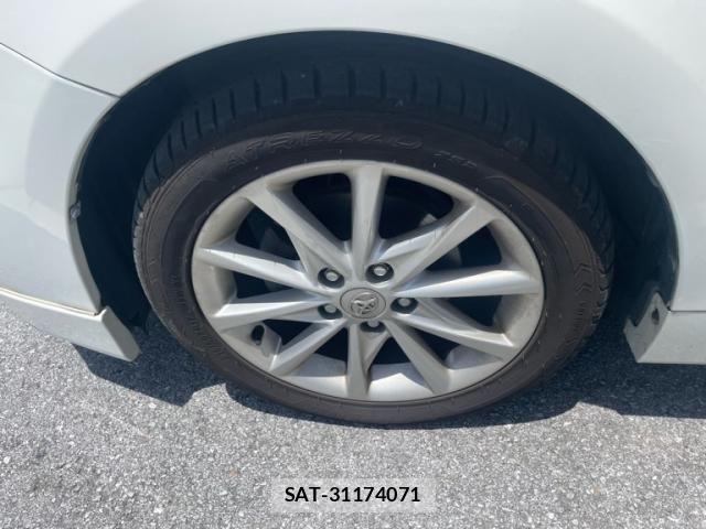 Toyota PRIUS ALPHA 2012-11 8372083-21