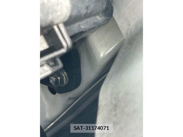 Toyota PRIUS ALPHA 2012-11 8372083-23