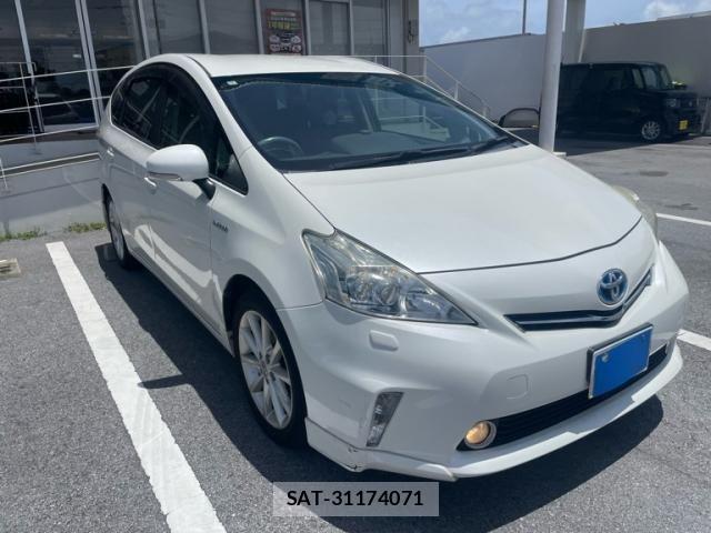 Toyota PRIUS ALPHA 2012-11 8372083-2
