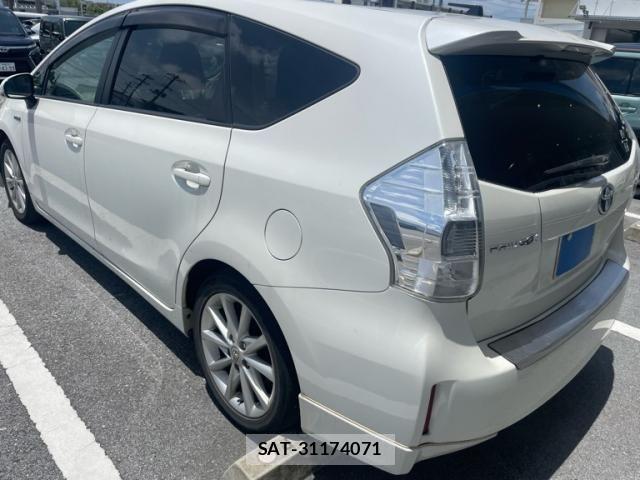 Toyota PRIUS ALPHA 2012-11 8372083-6