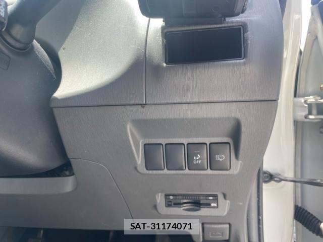 Toyota PRIUS ALPHA 2012-11 8372083-8