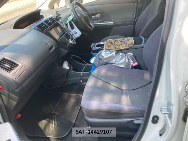 Toyota PRIUS ALPHA 2012-11 8372084-13