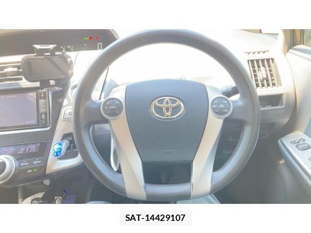 Toyota PRIUS ALPHA 2012-11 8372084-17