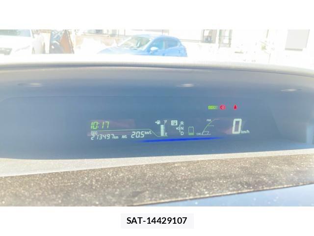 Toyota PRIUS ALPHA 2012-11 8372084-18