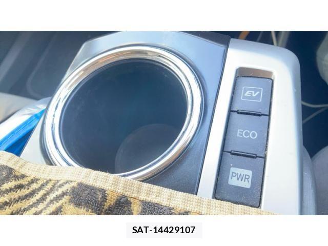 Toyota PRIUS ALPHA 2012-11 8372084-20