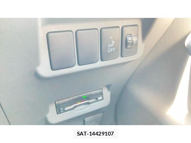 Toyota PRIUS ALPHA 2012-11 8372084-21
