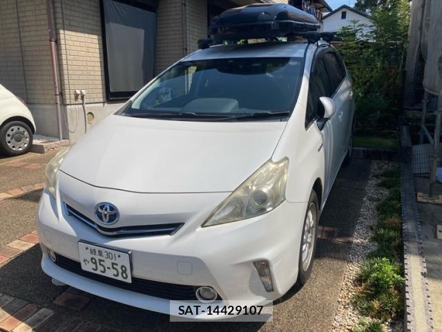 Toyota PRIUS ALPHA 2012-11 8372084-2