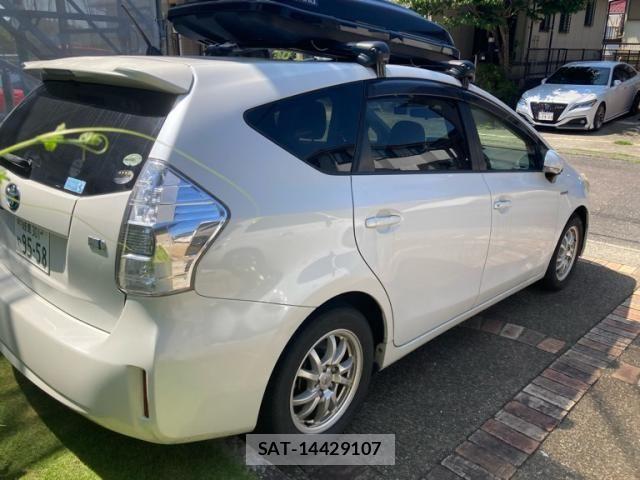 Toyota PRIUS ALPHA 2012-11 8372084-3