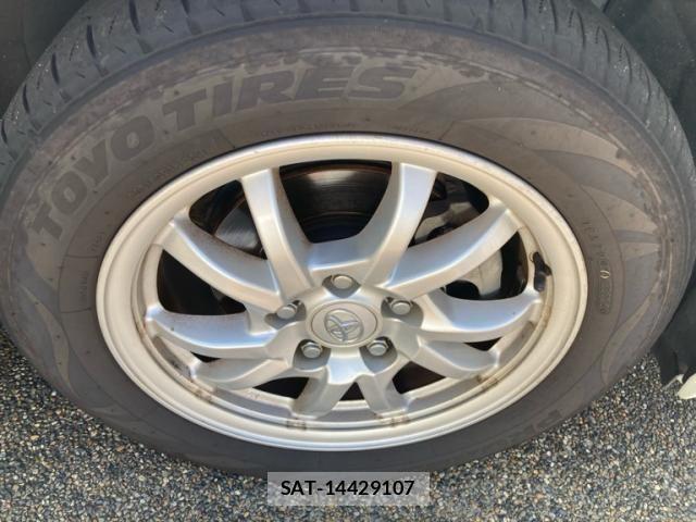 Toyota PRIUS ALPHA 2012-11 8372084-4