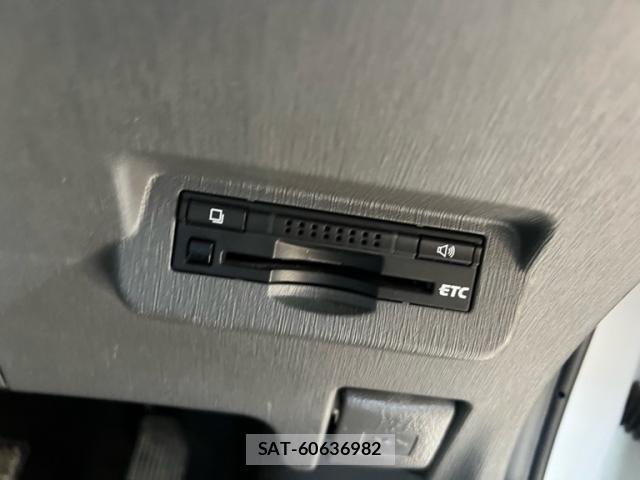 Toyota PRIUS ALPHA 2012-09 8414549-18
