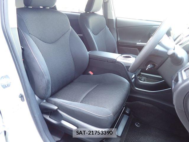 Toyota PRIUS ALPHA 2020-06 8414526-14
