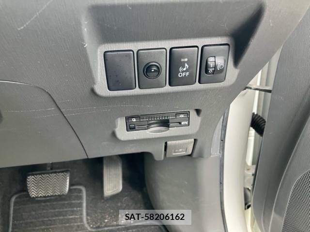 Toyota PRIUS ALPHA 2012-06 8411001-13