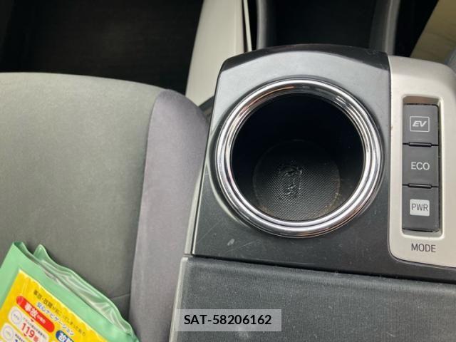 Toyota PRIUS ALPHA 2012-06 8411001-17