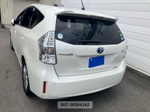 Toyota PRIUS ALPHA 2012-06 8411001-3