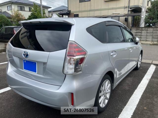 Toyota PRIUS ALPHA 2011-12 8438746-10