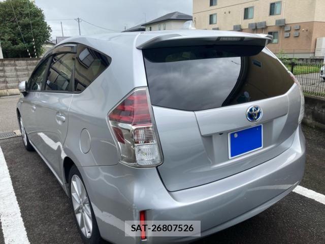 Toyota PRIUS ALPHA 2011-12 8438746-11