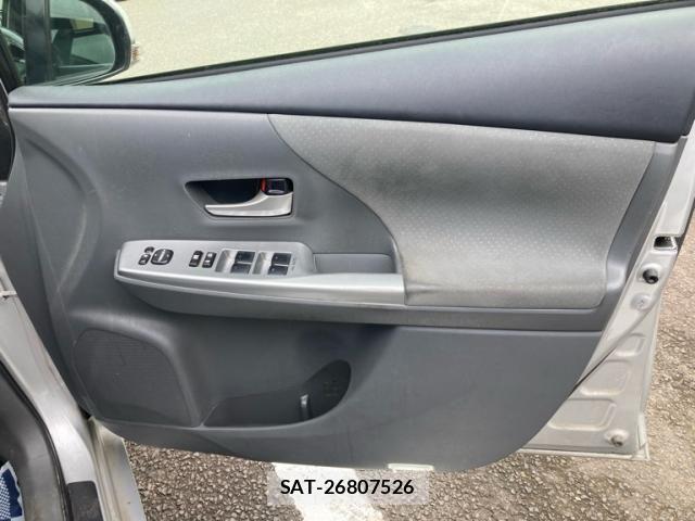 Toyota PRIUS ALPHA 2011-12 8438746-14