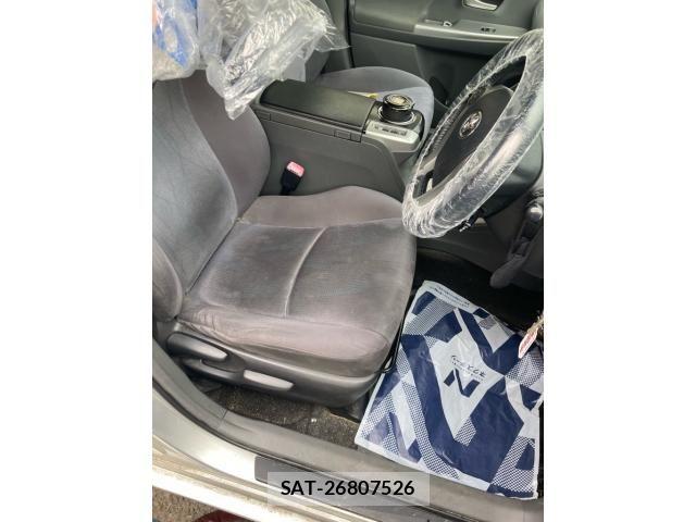 Toyota PRIUS ALPHA 2011-12 8438746-16