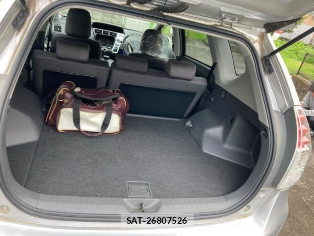 Toyota PRIUS ALPHA 2011-12 8438746-19