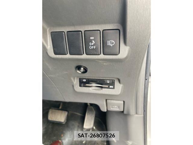 Toyota PRIUS ALPHA 2011-12 8438746-23