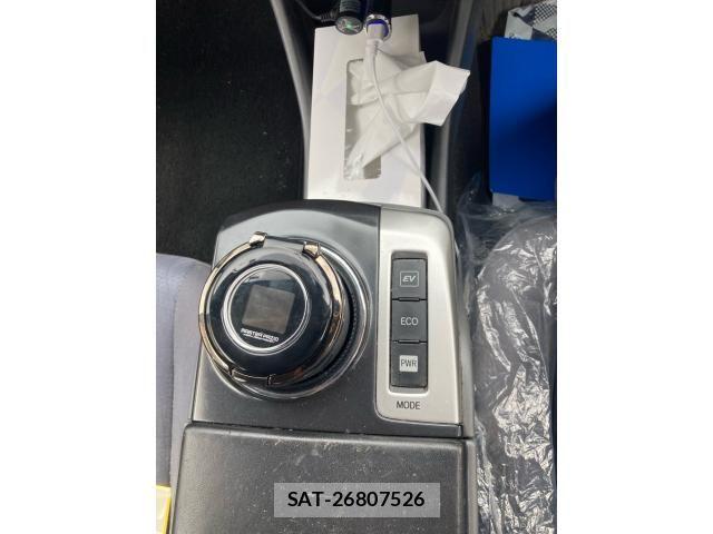 Toyota PRIUS ALPHA 2011-12 8438746-26