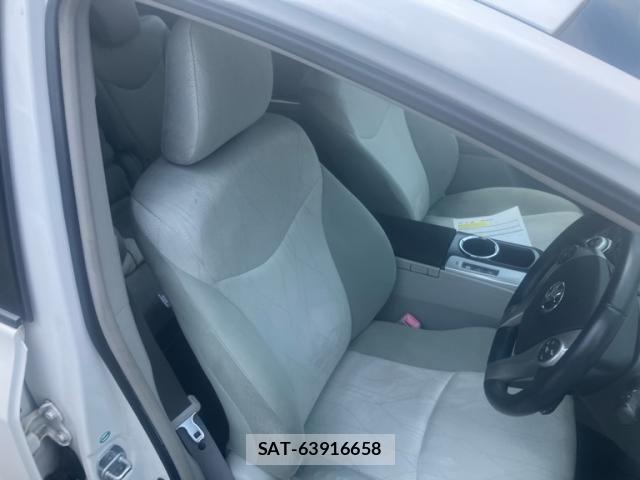 Toyota PRIUS ALPHA 2011-11 8438456-12