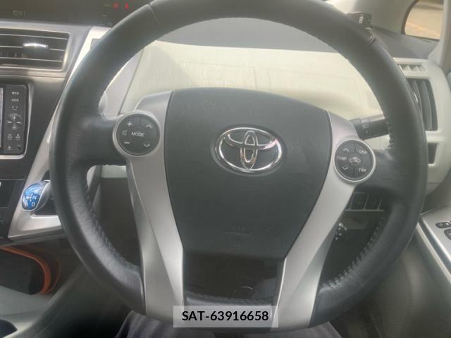 Toyota PRIUS ALPHA 2011-11 8438456-13