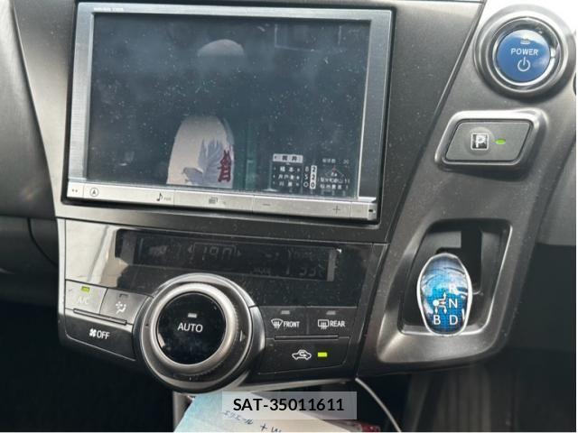 Toyota PRIUS ALPHA 2014-01 8458256-18