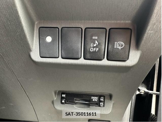 Toyota PRIUS ALPHA 2014-01 8458256-20