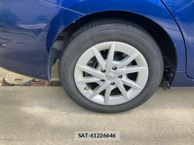 Toyota PRIUS ALPHA 2013-10 8563279-9