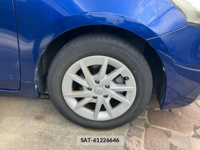 Toyota PRIUS ALPHA 2013-10 8563279-10