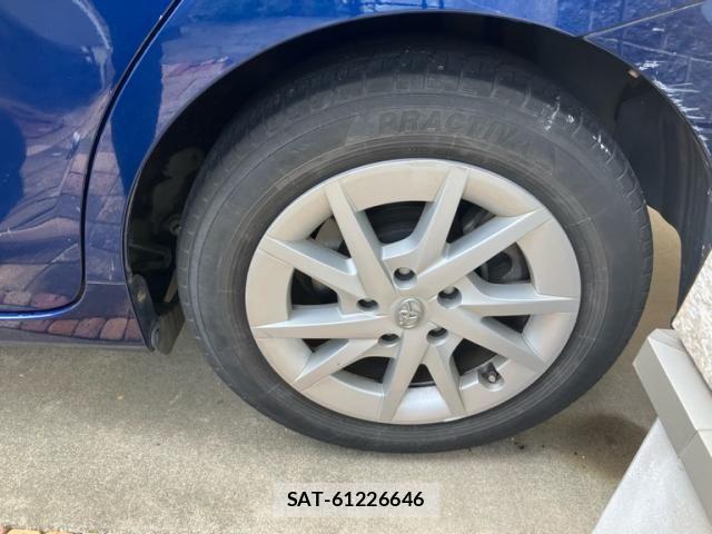 Toyota PRIUS ALPHA 2013-10 8563279-12