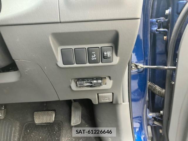Toyota PRIUS ALPHA 2013-10 8563279-15