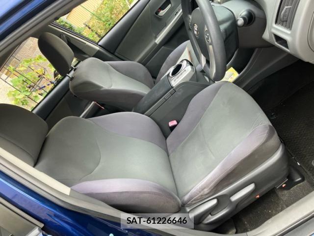 Toyota PRIUS ALPHA 2013-10 8563279-16