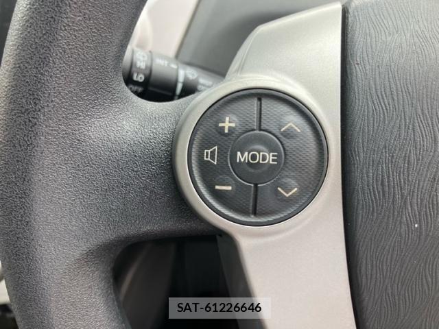 Toyota PRIUS ALPHA 2013-10 8563279-20